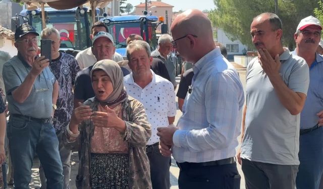 Üreticiler bu kez Sındırgı'da eylem yaptı, 'hükümet istifa' sloganı attı