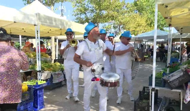 Urla’nın 2 bin 600 yıllık Geleneksel Bağbozumu Şenliği başladı