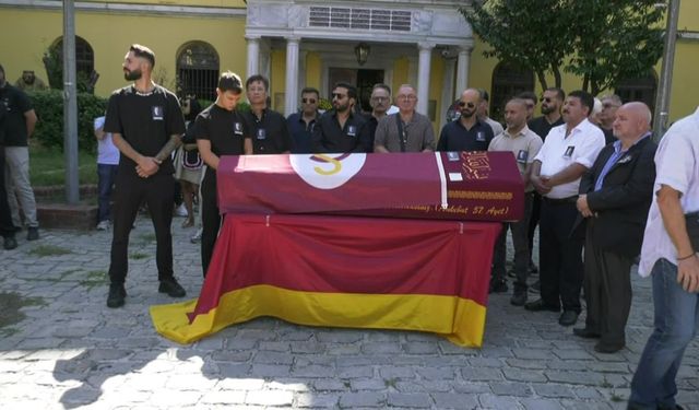 Usta oyuncu Aydemir Akbaş için Galatasaray Lisesi'nde tören düzenlendi 