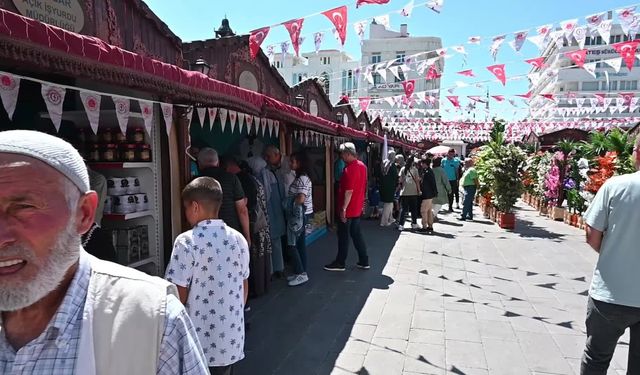 Yozgat’ta İş Yurtları Ürün ve El Sanatları Fuarı açıldı