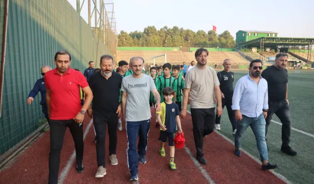 Başkan Çiftçi, minik sporcular ve aileleriyle birlikte spor yaptı