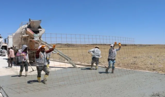 Siverek’te çelik hasırlı beton yol uygulaması