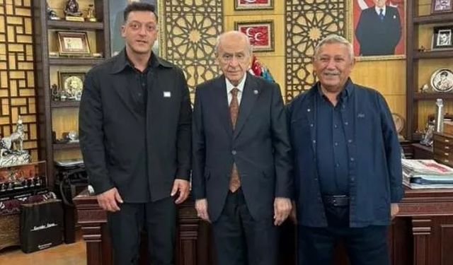 Mesut Özil Devlet Bahçeli'yi Ziyaret Etti!