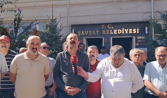 AKP’li Şavşat Belediyesi 31 işçinin sözleşmesini yenilemedi... Savşatlılar, kararı protesto etmek için  belediye binası önünde toplandı