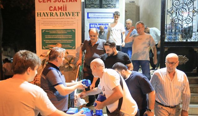 Bayrampaşa Belediyesi’nden vatandaşlara kandil simidi ikramı