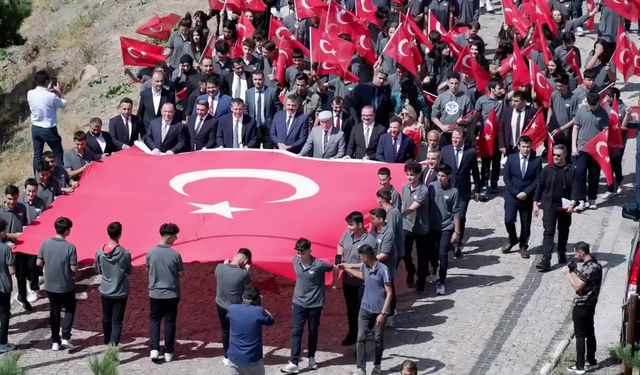 Erzurum'da eğitim yılının ilk dersi tarihi Aziziye Tabyaları'nda işlendi... Öğrenciler savaş meydanında ders başı yaptı