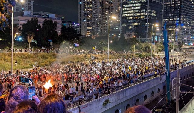 Gazze'de altı rehinenin öldürülmesinin ardından İsrail'in pek çok şehrinde büyük çaplı protesto eylemleri yapıldı