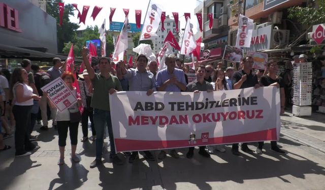 İzmir'de Vatan Partisi ve TGB üyelerinden, ABD askerlerinin başına çuval geçirdikleri yerde açıklama: "Amerikan gemisinin katil sürüsüne çuval geçirdik"