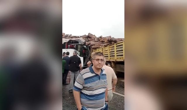 Karabük-Zonguldak kara yolunda yolcu otobüsü ile kamyon çarpıştı, 2 kişi hayatını kaybetti 23 kişi yaralandı