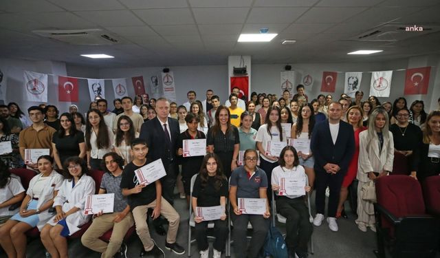 Üniversite öğrencilerine burs desteğinin sağlandığı "Karşıyaka’nın Filizleri" projesi, 10'uncu yılında