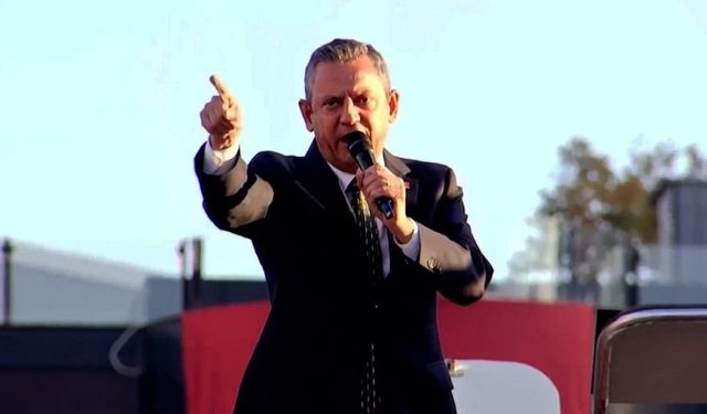 Özgür Özel: Bu Darbeye Karşı Dimdik Ayaktayız'