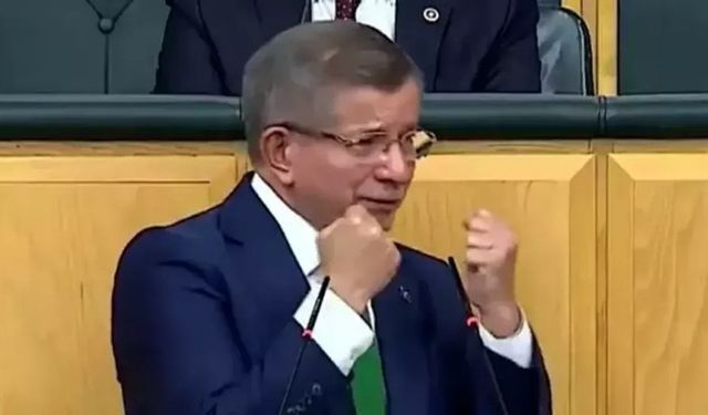 Ahmet Davutoğlu Kürsüde Hüngür Hüngür Ağladı!