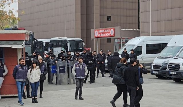 Yenidoğan Davası: Fırat Sarı'nın Avukatı Polis Zoruyla Çıkarıldı!