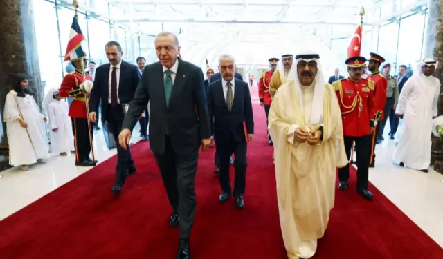 Cumhurbaşkanı Erdoğan, Körfez turunun ilk durağı Kuveyt’te! Kuveyt'le 4 anlaşma imzalandı