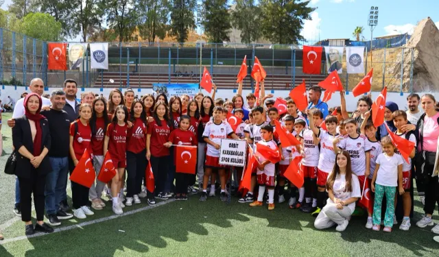 İzmir Karabağlar’da amatör spor kulüplerine büyük destek