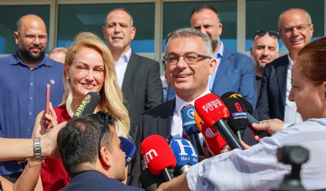 KKTC'nin 6. Cumhurbaşkanı mazbatasını aldı... Yemin töreni 24 Ekim'de