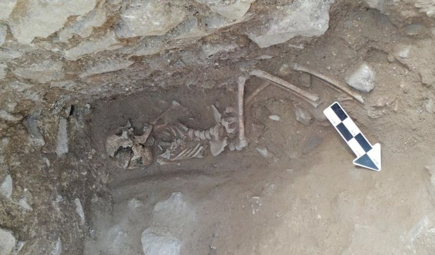 4 Bin 200 Yıllık 'Zombi Mezarı' Bulundu!