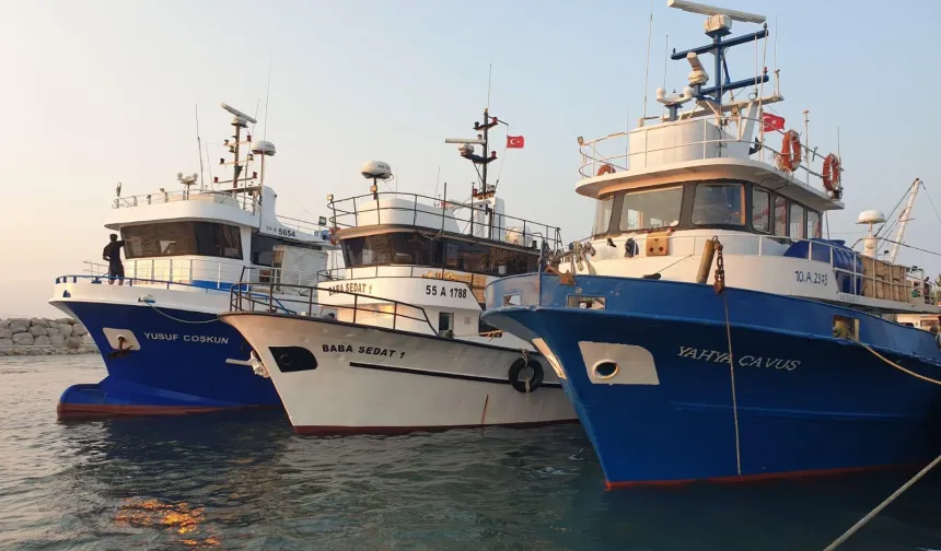 Ege’de avlanan balıkçı gemilerinin denetimleri İzmir’de yapıldı