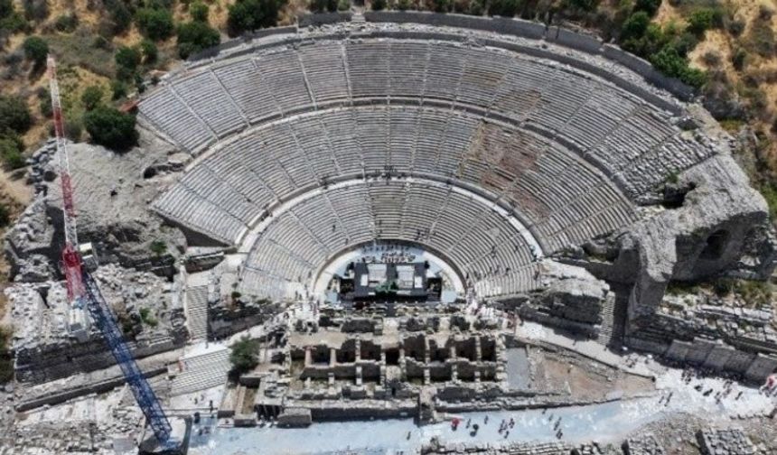 Efes’te Koressos Kapısı Gün Yüzüne Çıkıyor!