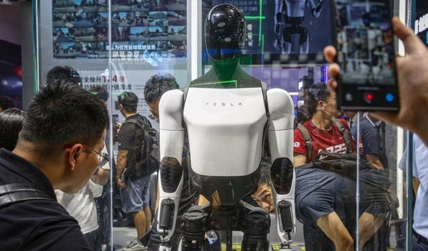 Tesla 2026’da İnsansı Robotların Seri Üretimine Başlayacak!