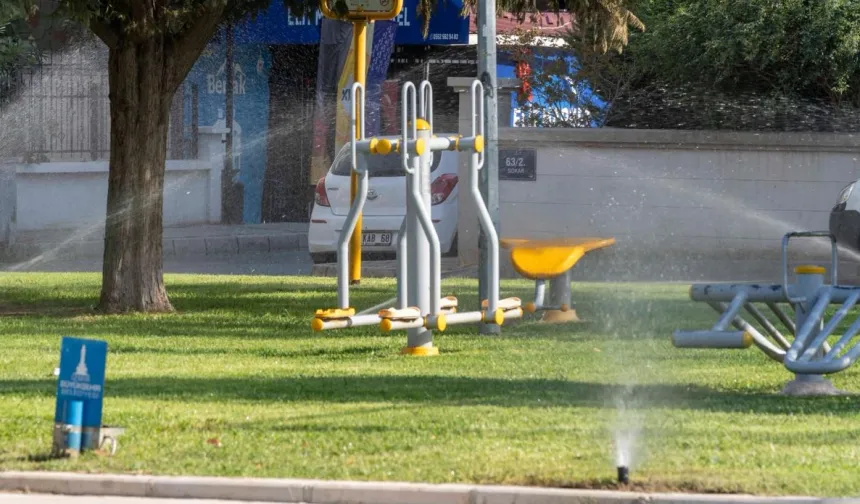 İzmir’in parklarında su kaybına geçit yok