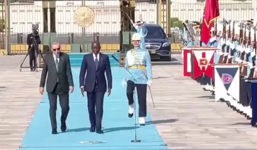 Gabon Cumhurbaşkanı Nguema Külliye'de