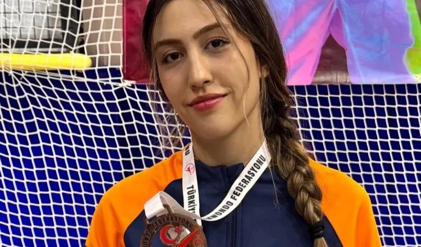 Bursa'da Osmangazili taekwondocudan bronz madalya