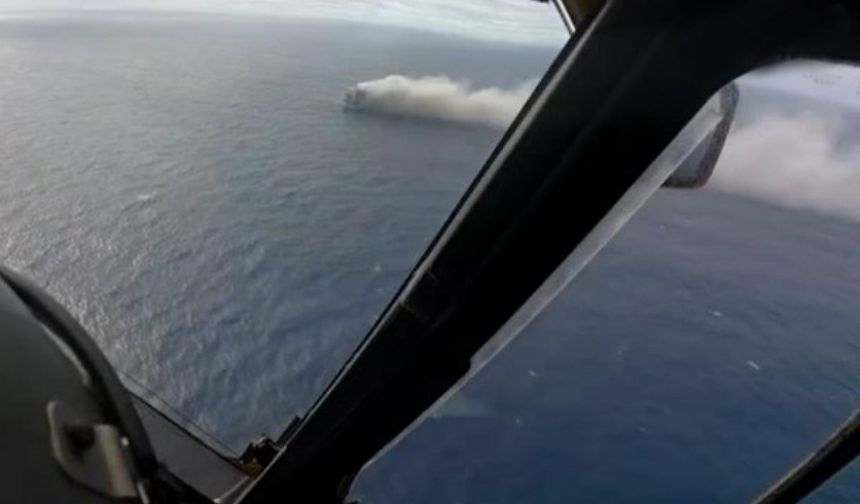 Atlas Okyanusu'nda lüks araçları taşıyan gemi sürükleniyor